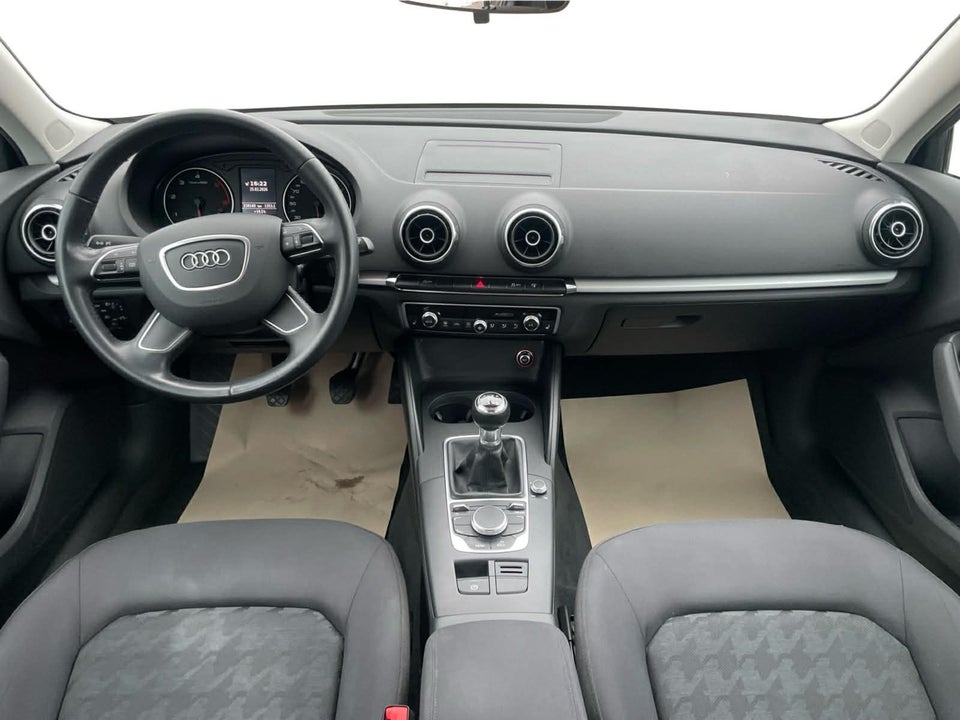 Audi A3 1,6 TDi 110 Ambiente Sportback 5d