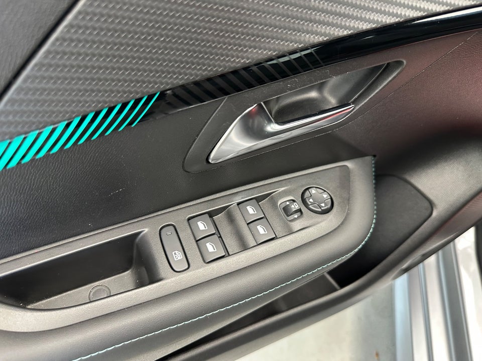 Peugeot 208 1,2 PureTech 100 Allure 5d