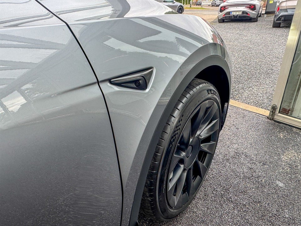 Tesla Model Y Long Range AWD 5d