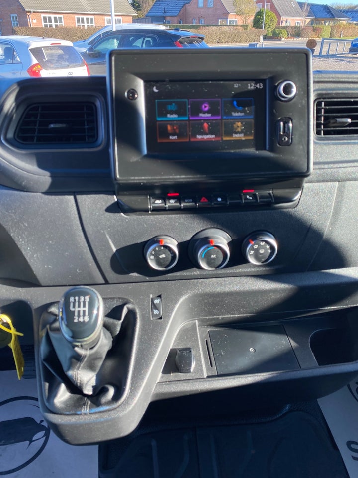 Renault Master IV T33 2,3 dCi 180 L2H2 Kassevogn