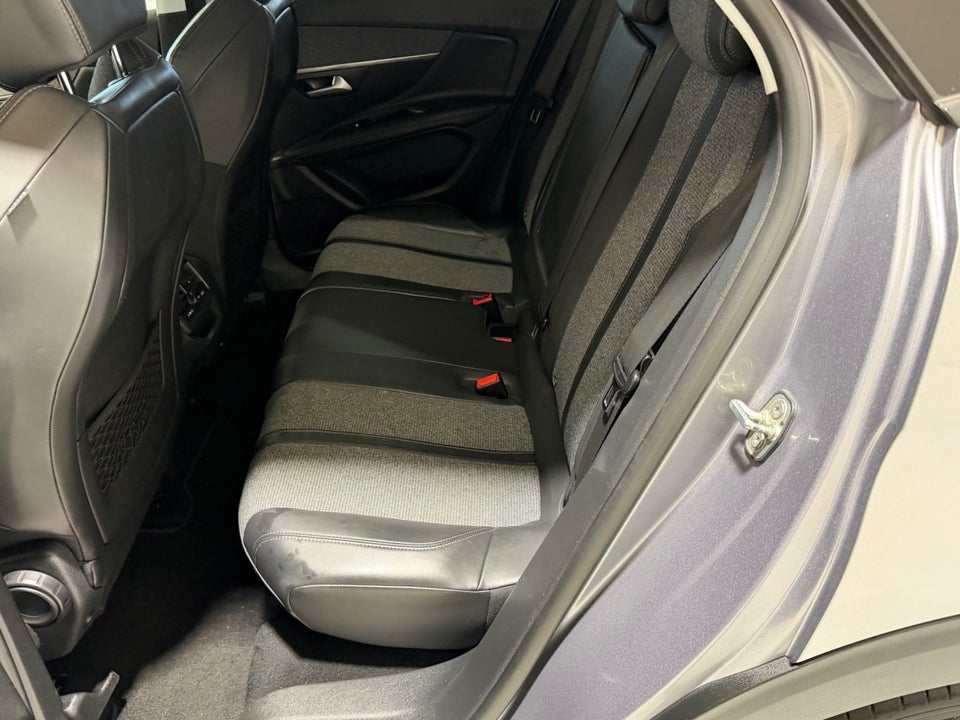 Peugeot 3008 1,2 e-THP 130 Allure EAT6 5d