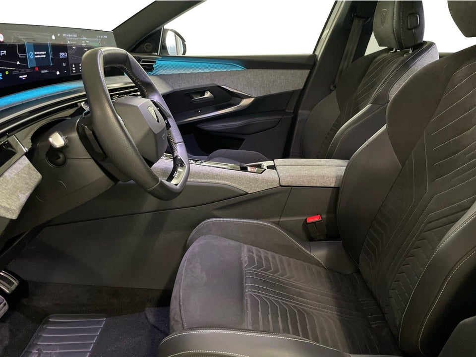 Peugeot e-3008 77 GT Pack 5d