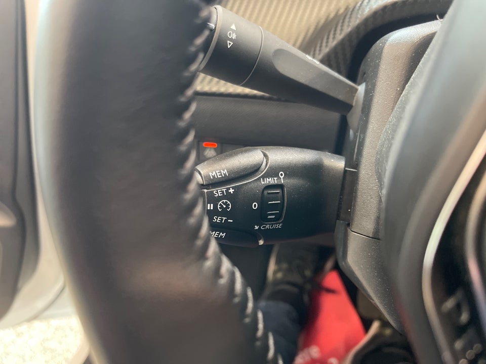 Peugeot 208 1,2 PureTech 100 Allure 5d