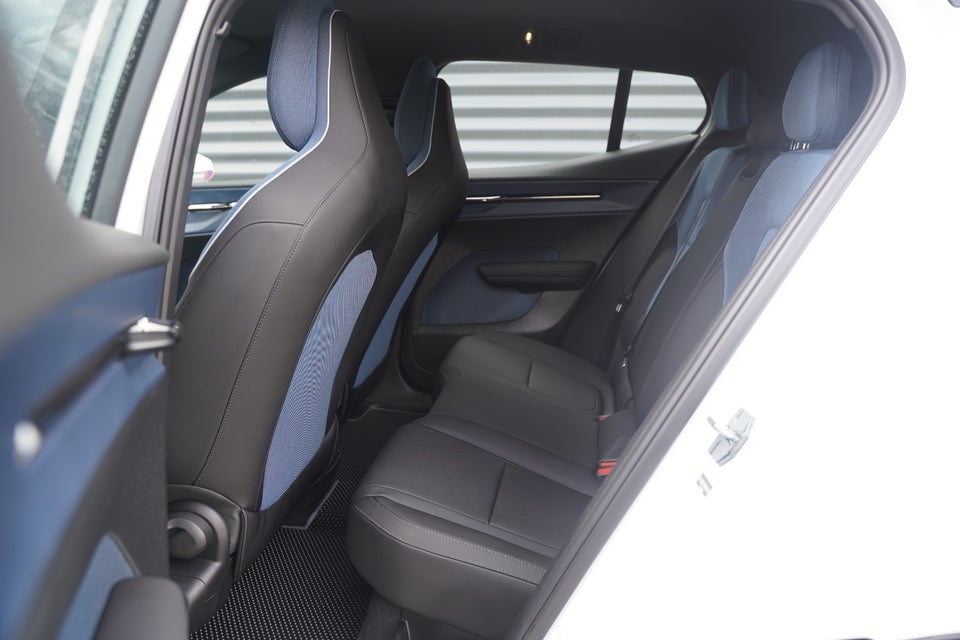 Volvo EX30 Extended Range Plus 5d