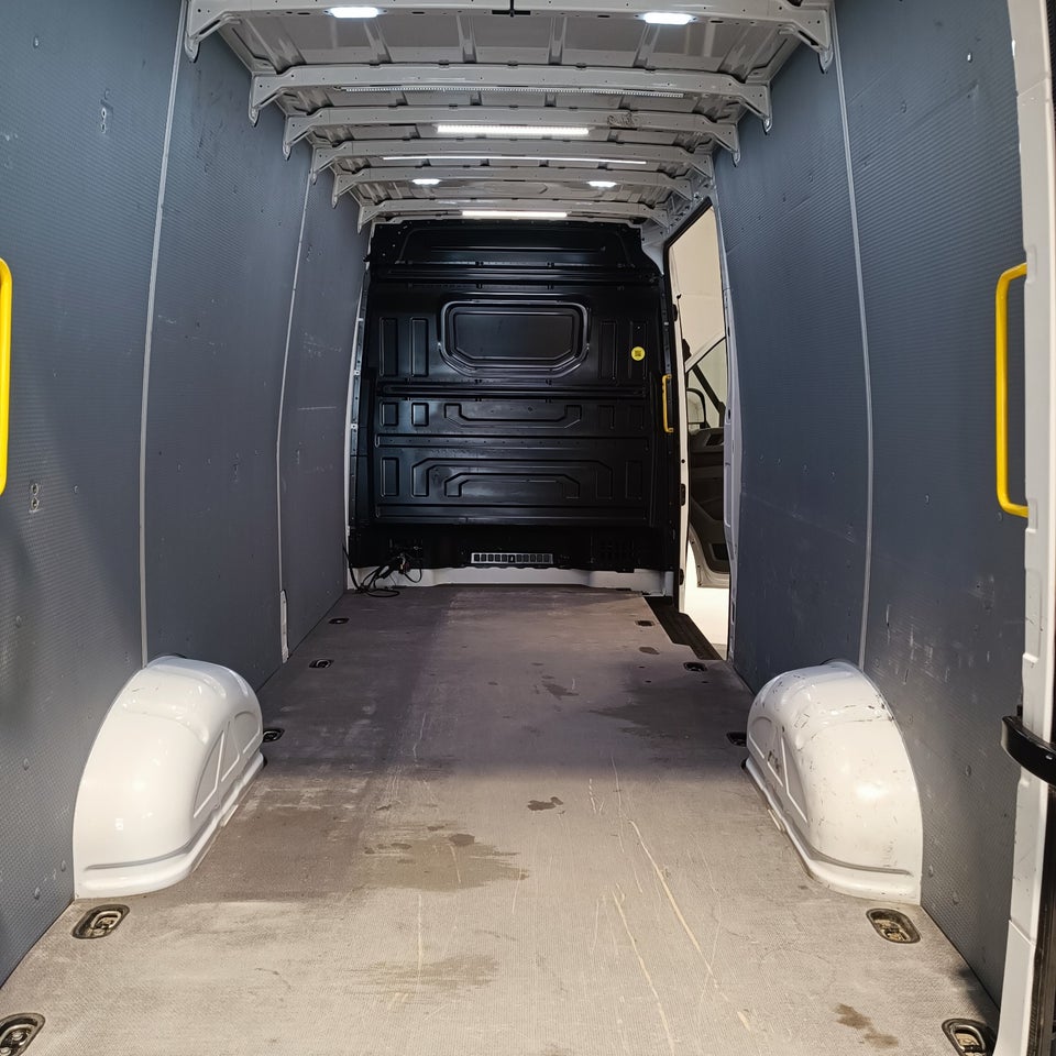VW Crafter 35 2,0 TDi 177 Kassevogn L4H3