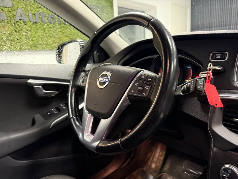 Volvo V40 1,6 D2 115 Momentum aut. 5d