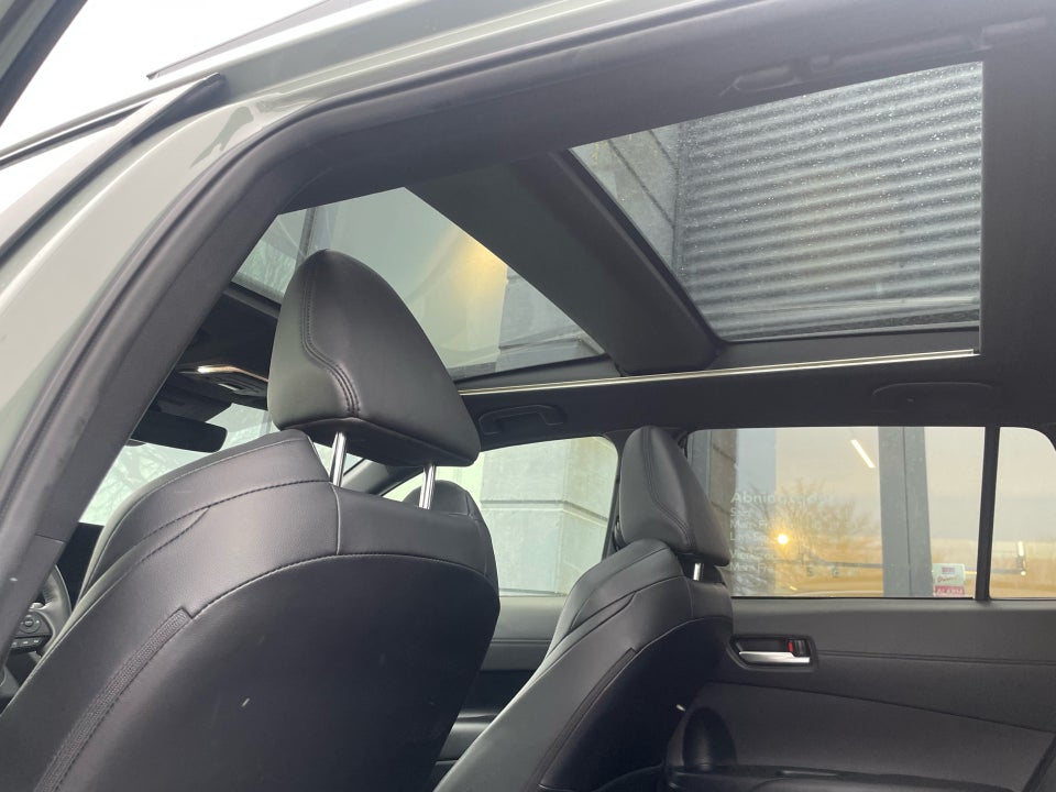 Toyota Corolla Cross 2,0 Hybrid Elegant Luxury CVT 5d