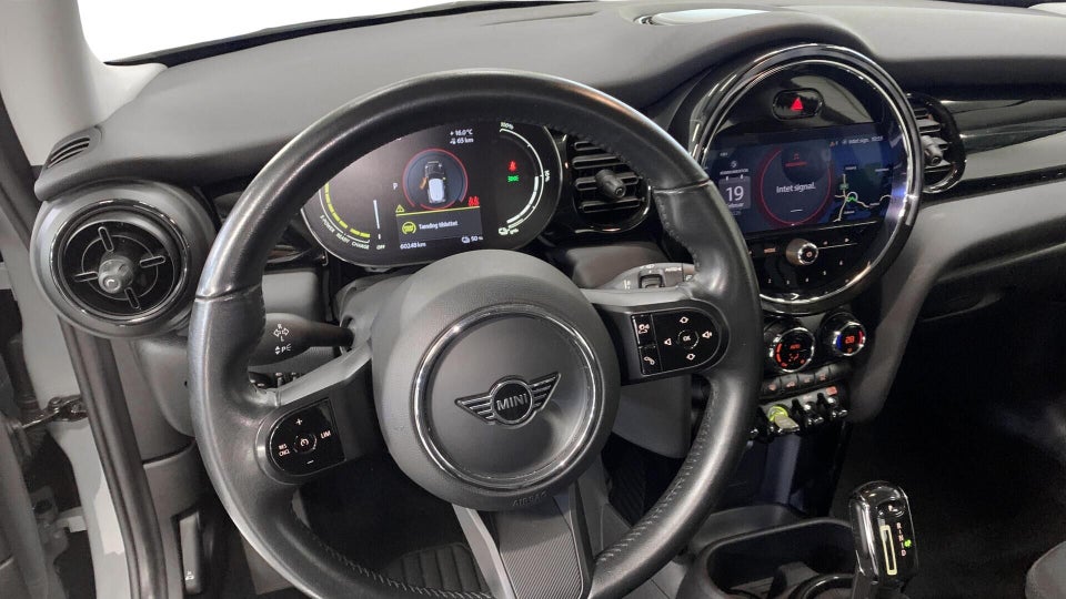 MINI Cooper SE Essential 3d