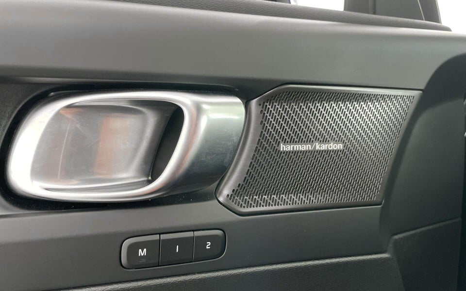 Volvo EX40 Extended Range Plus 5d