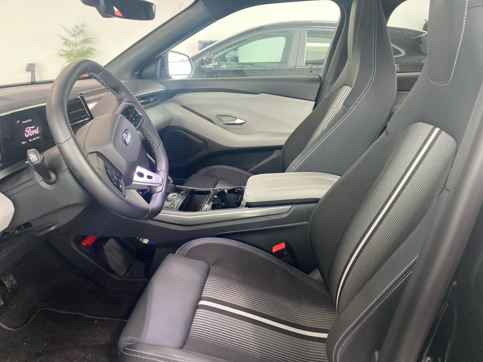 Ford Capri 77 Select Extended Range 5d