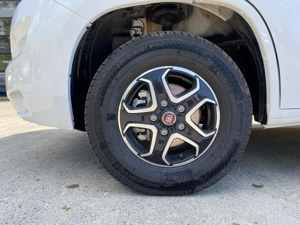 Etrusco T7400QB 2,3 MJT aut. 5d