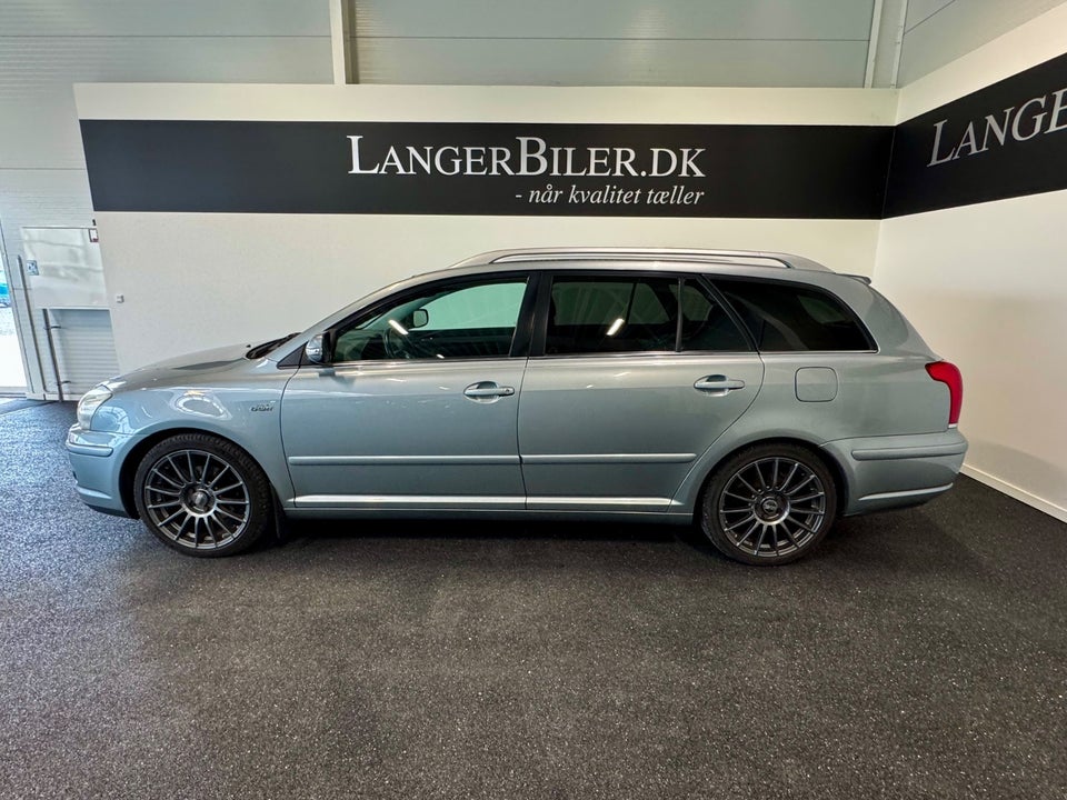 Toyota Avensis 2,2 D-CAT 177 Executive stc. 5d