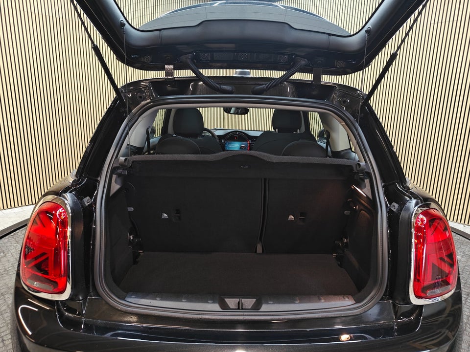 MINI Cooper SE Essential 3d