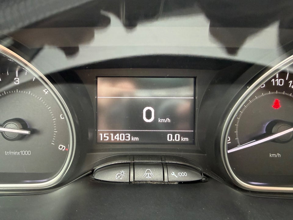 Peugeot 2008 1,6 BlueHDi 100 Desire Sky 5d