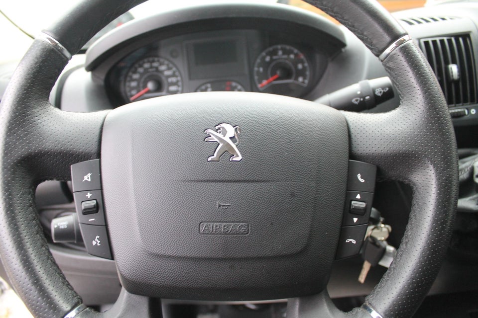 Peugeot Boxer 333 2,2 BlueHDi 140 L3H2 Premium