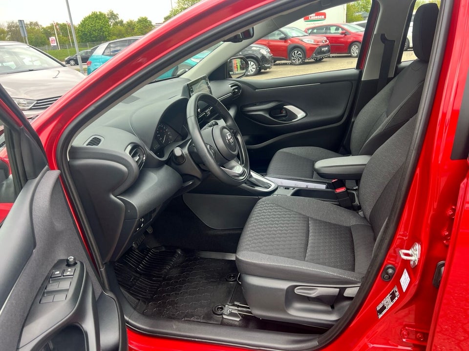 Toyota Yaris 1,5 Hybrid Active Tech e-CVT 5d