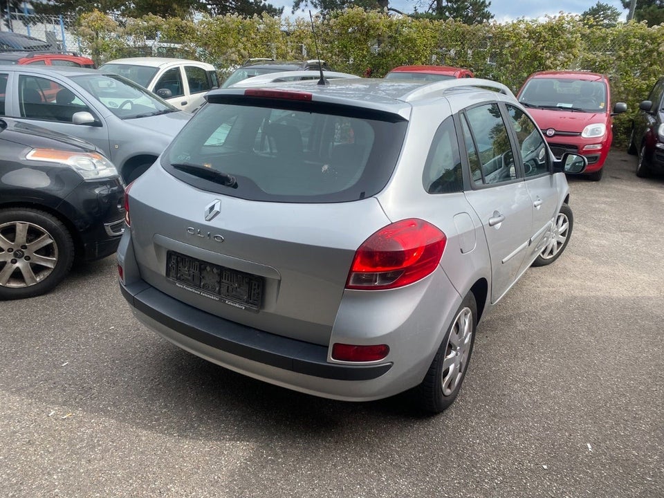 Renault Clio III 1,2 16V Avantage Sport Tourer 5d