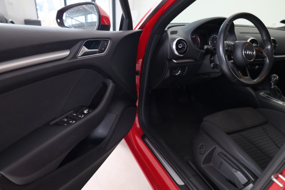 Audi A3 2,0 TFSi 190 S-line S-tr. 4d