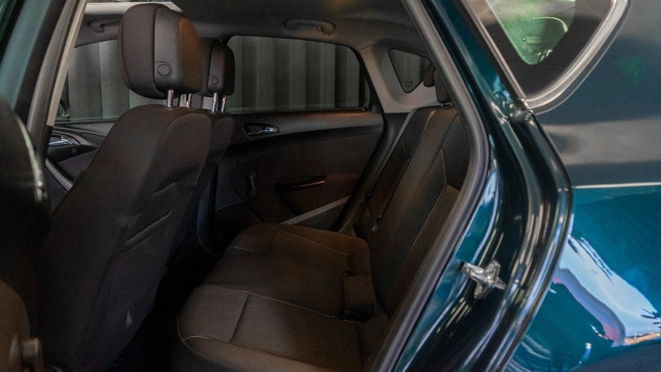 Opel Astra 1,4 T 140 Enjoy 5d