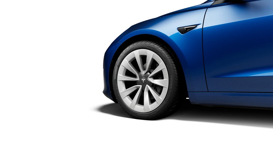 Tesla Model 3 Long Range AWD 4d