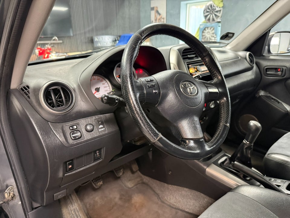 Toyota RAV4 2,0 VVT-i 4x4 5d