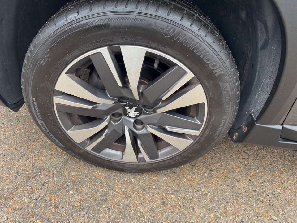 Peugeot 2008 1,6 BlueHDi 100 Allure Sky 5d