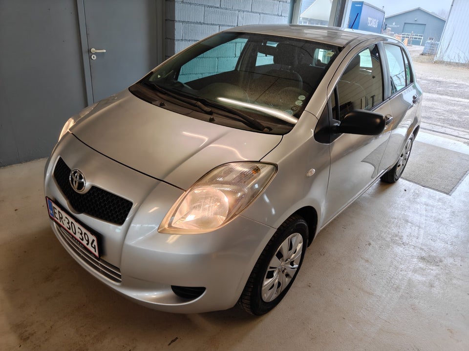 Toyota Yaris 1,0 Terra 5d