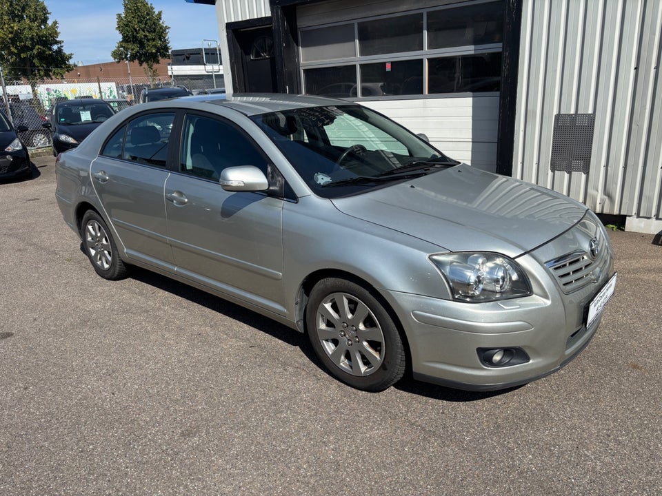 Toyota Avensis 1,8 VVT-i Terra 5d