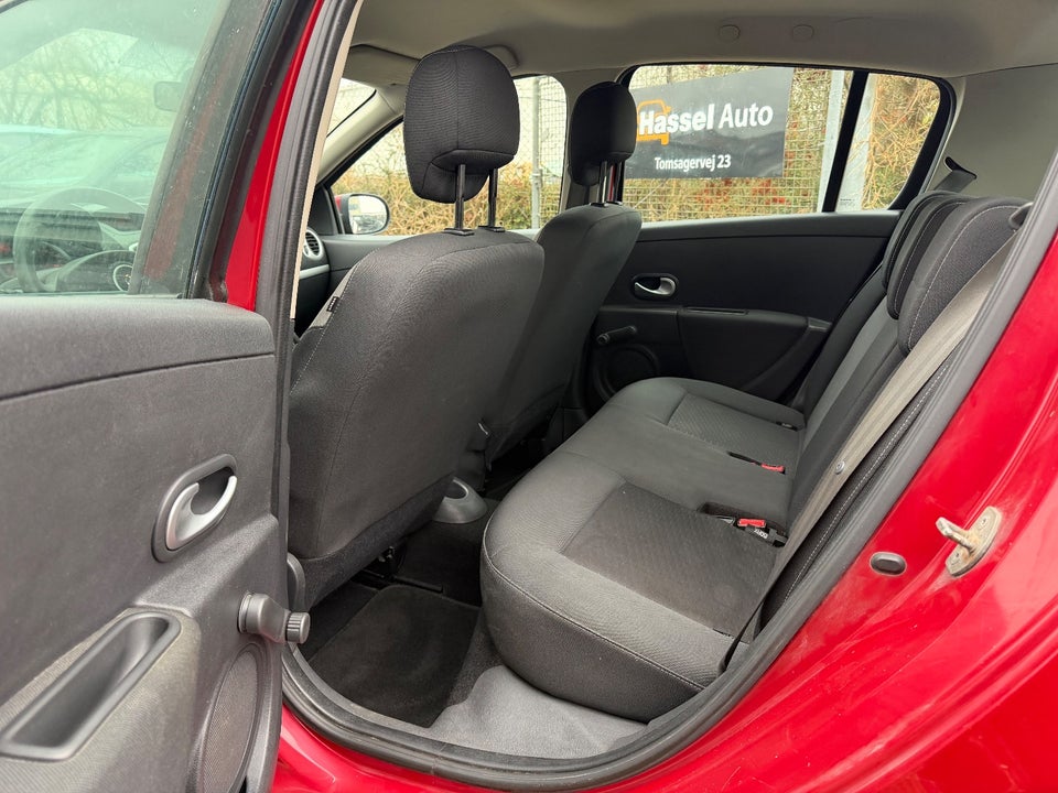 Renault Clio III 1,2 16V Advantage 5d