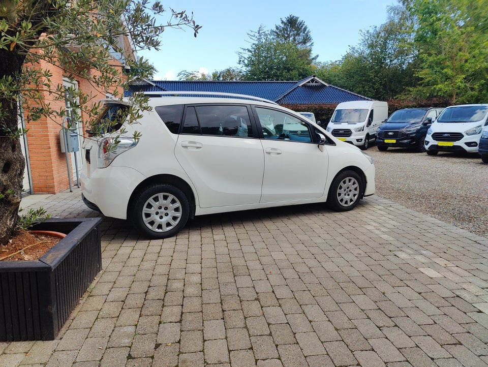 Toyota Sportsvan 1,6 D-4D T2 Vision 5d