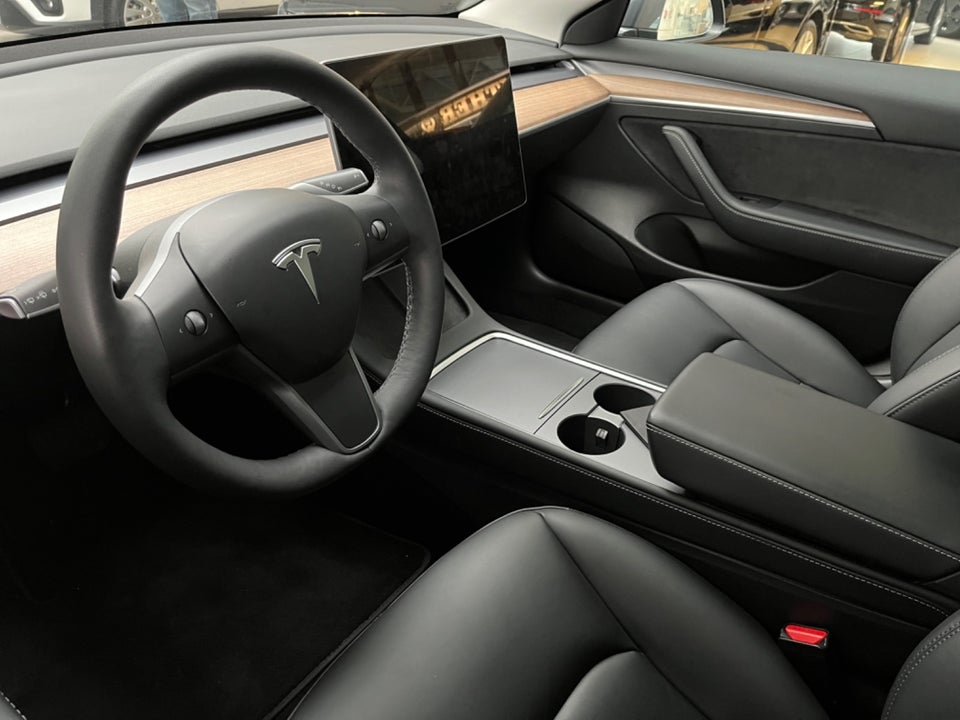 Tesla Model 3 Long Range AWD 4d