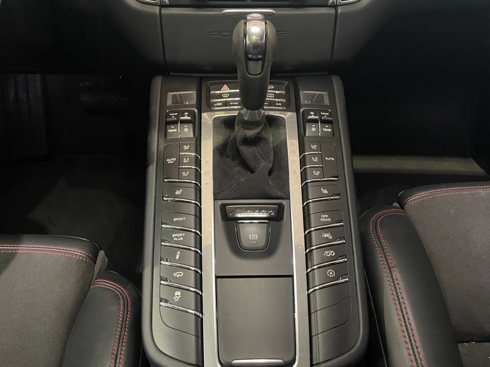 Porsche Macan GTS 3,0 PDK Van 5d
