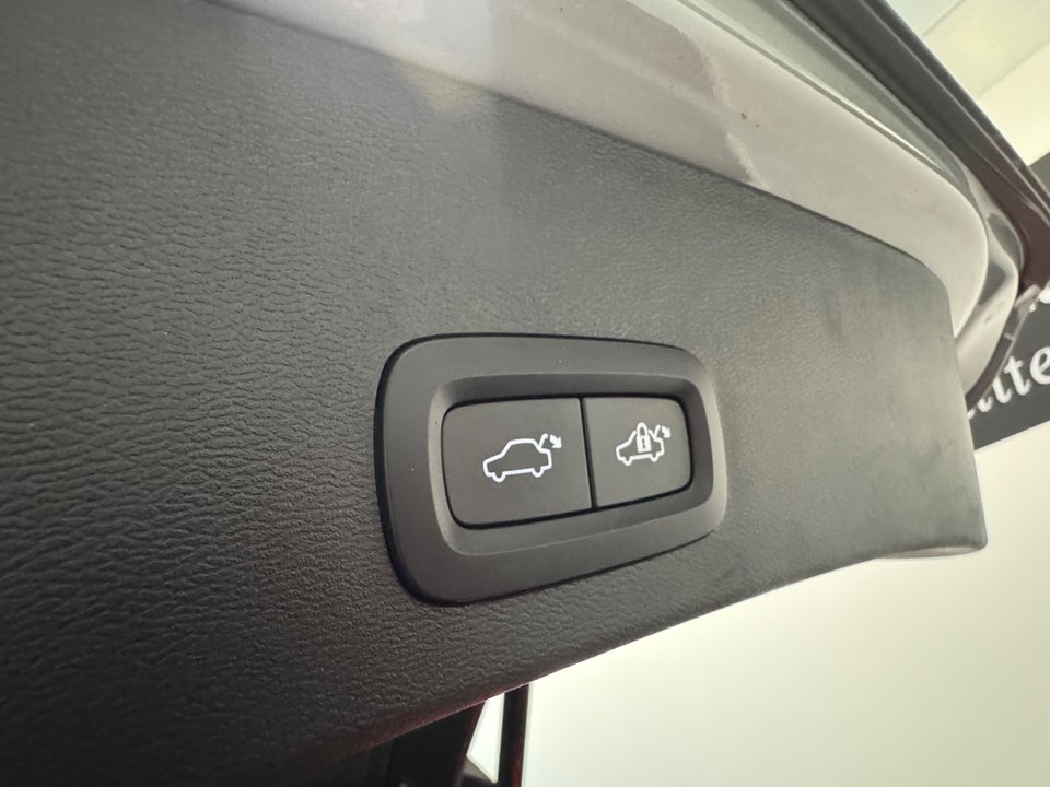 Volvo XC40 ReCharge Extended Range Plus 5d