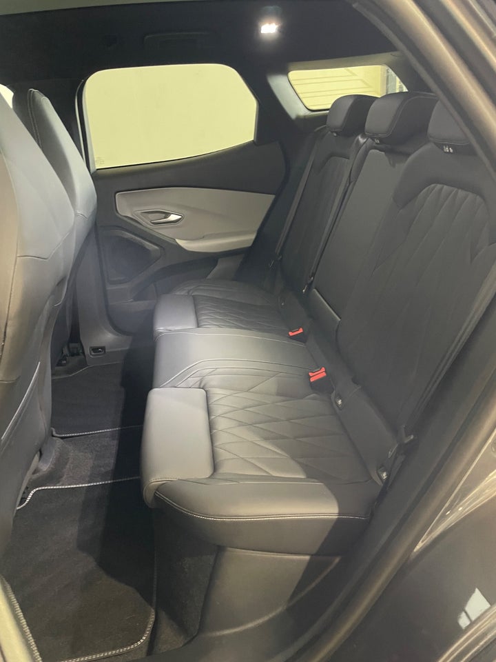 Ford Explorer 82 Premium Extended Range 5d