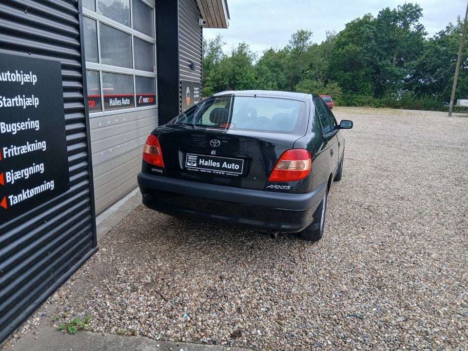 Toyota Avensis 1,8 VVT-i Terra 5d