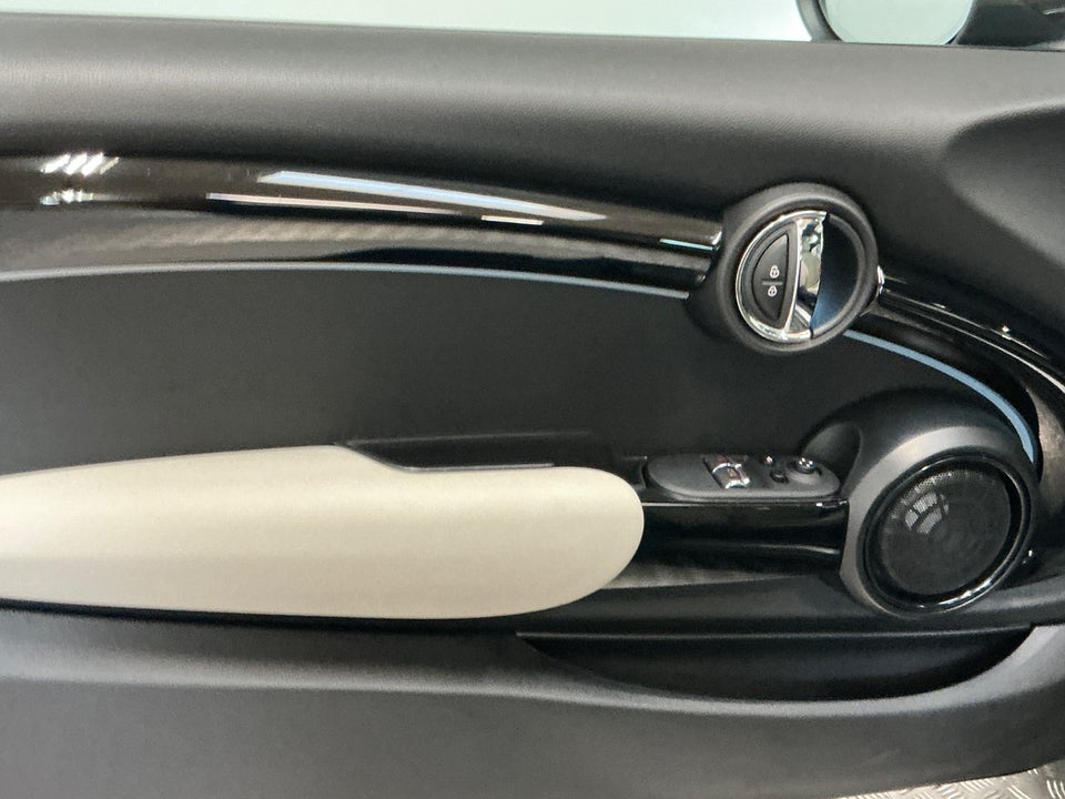 MINI Cooper SE Maximise 3d