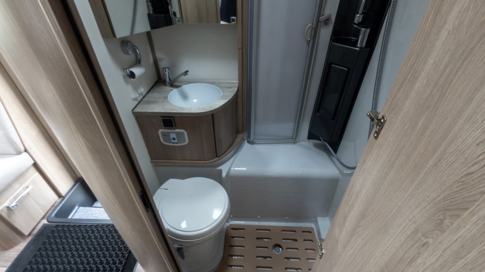 Mercedes Kabe 2,0 Travel Master 750 LGB NOVUM aut. 3d