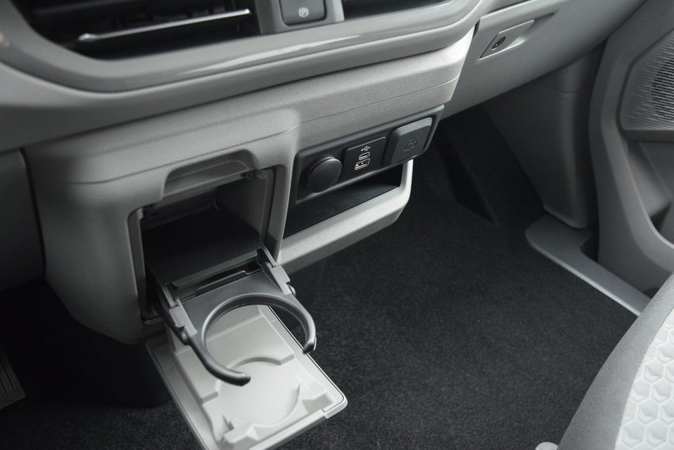 VW e-Caravelle 64 Life SWB