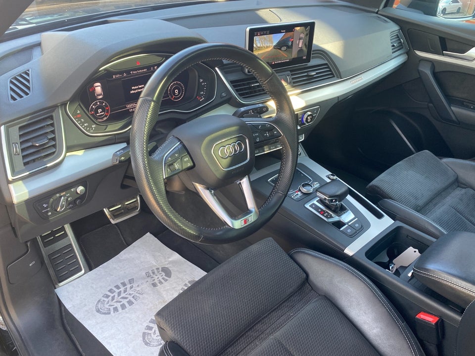Audi Q5 40 TDi S-line quattro S-tr. 5d