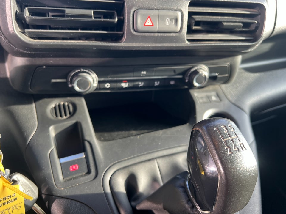 Peugeot Partner 1,5 BlueHDi 100 L1V1 Ultimate Van