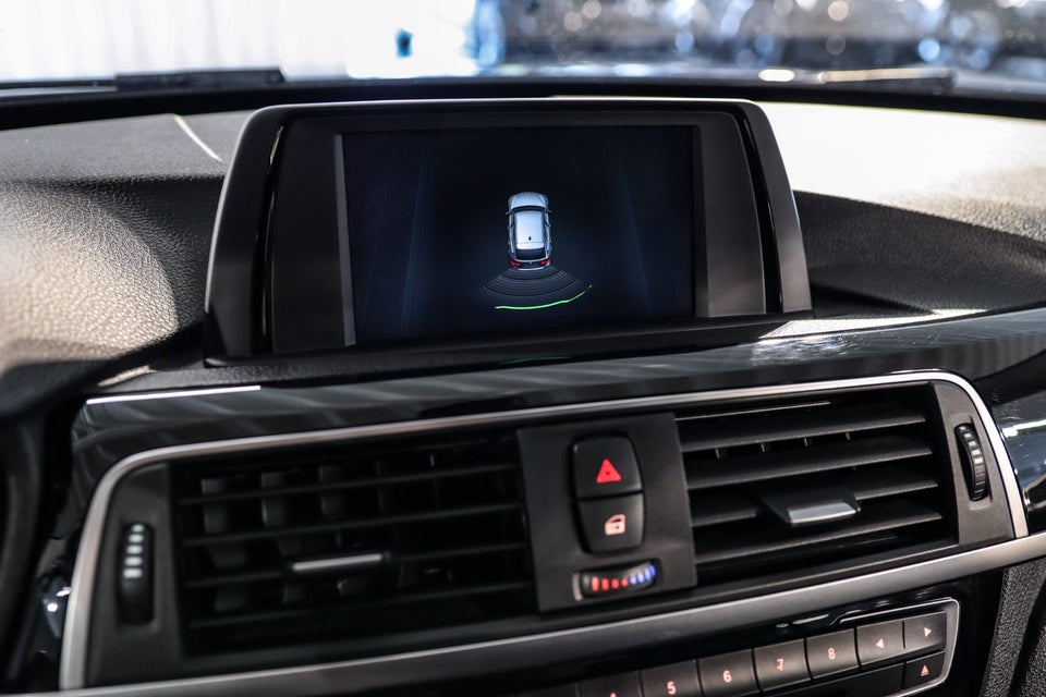 BMW 320d 2,0 Touring Advantage aut. 5d