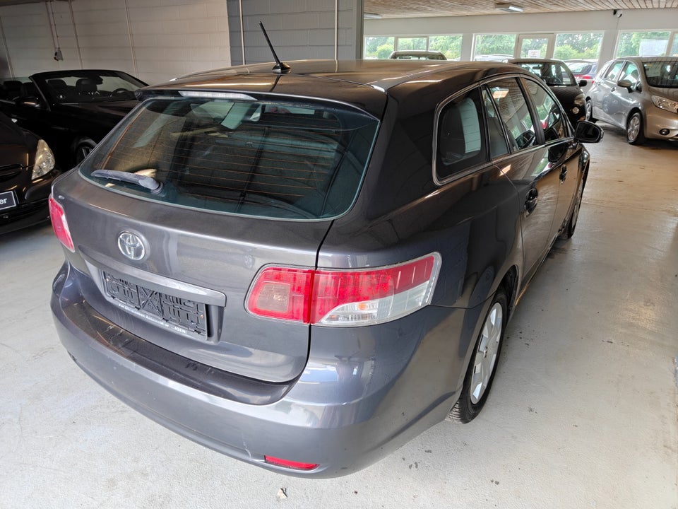 Toyota Avensis 1,6 VVT-i T1 stc. 5d