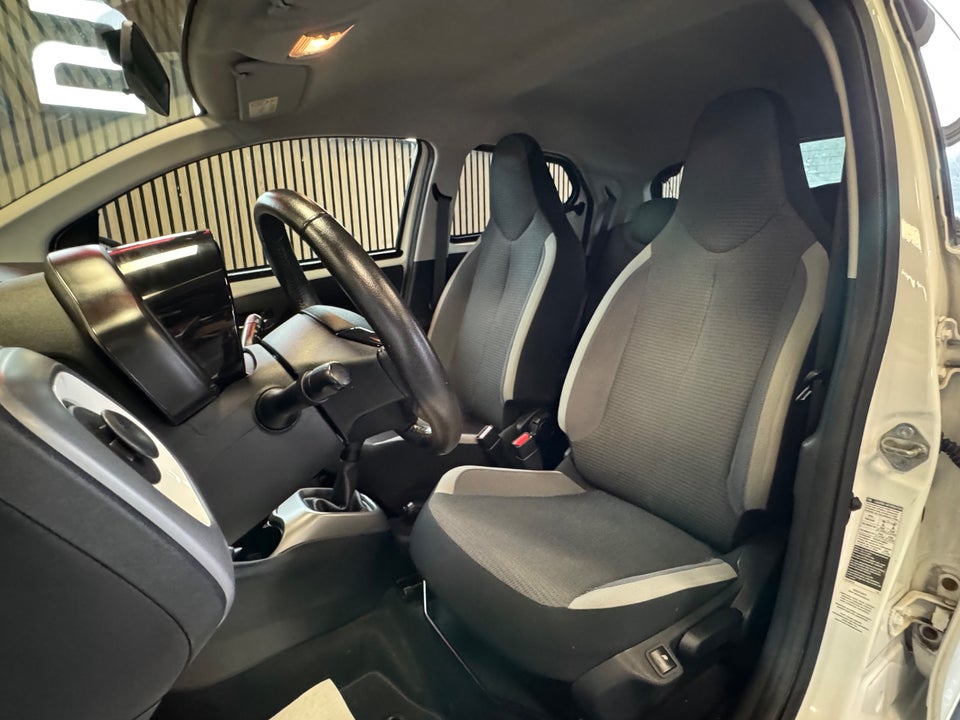 Toyota Aygo 1,0 VVT-i x-press 5d