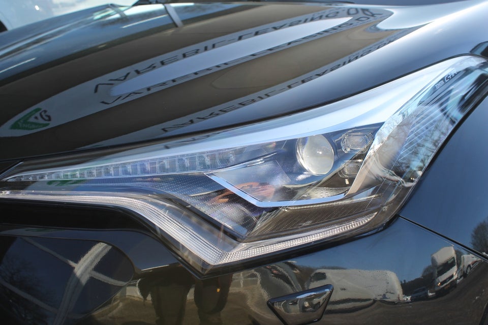 Toyota C-HR 1,8 Hybrid Premium Selected CVT Van 5d