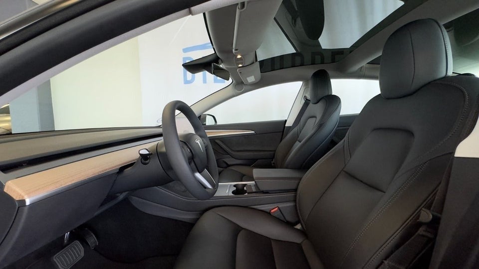 Tesla Model 3 RWD 4d