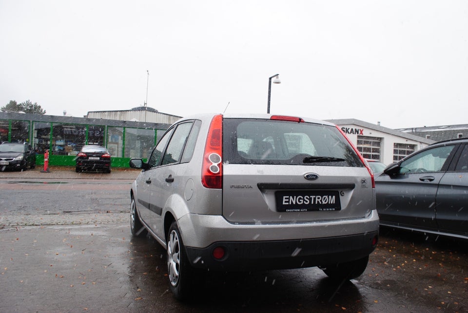 Ford Fiesta 1,3 Ambiente 5d