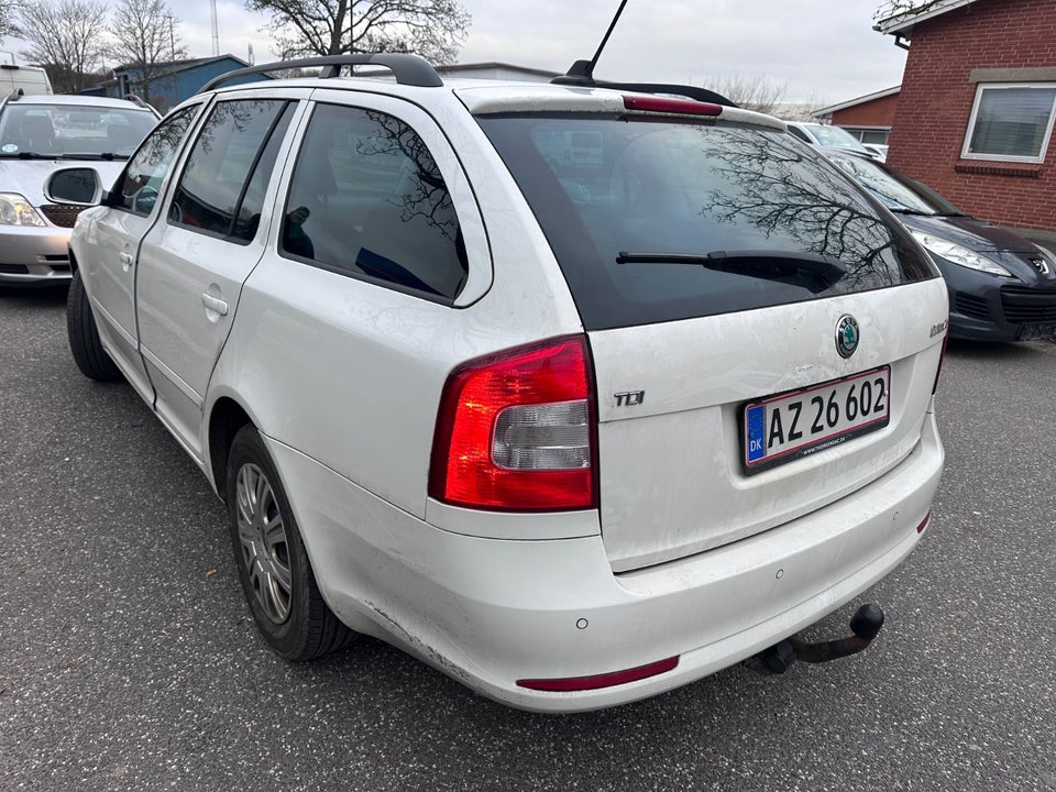 Skoda Octavia 1,6 TDi 105 Active Combi 5d