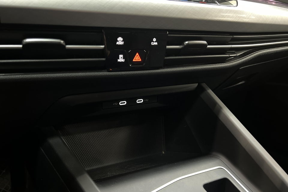 VW Golf VIII 1,5 eTSi 130 Life Variant DSG 5d