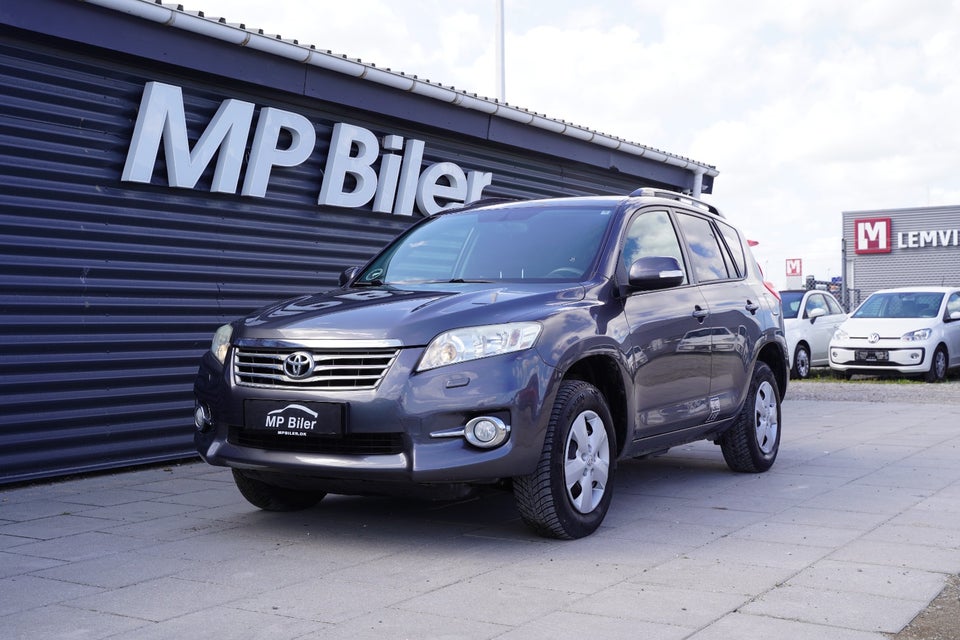 Toyota RAV4 2,2 D-4D 150 T2 4x4 Van 5d