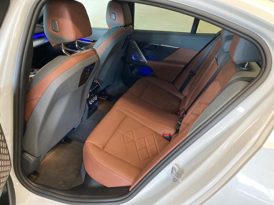 BMW i5 eDrive40 Fully Charged M-Sport 4d
